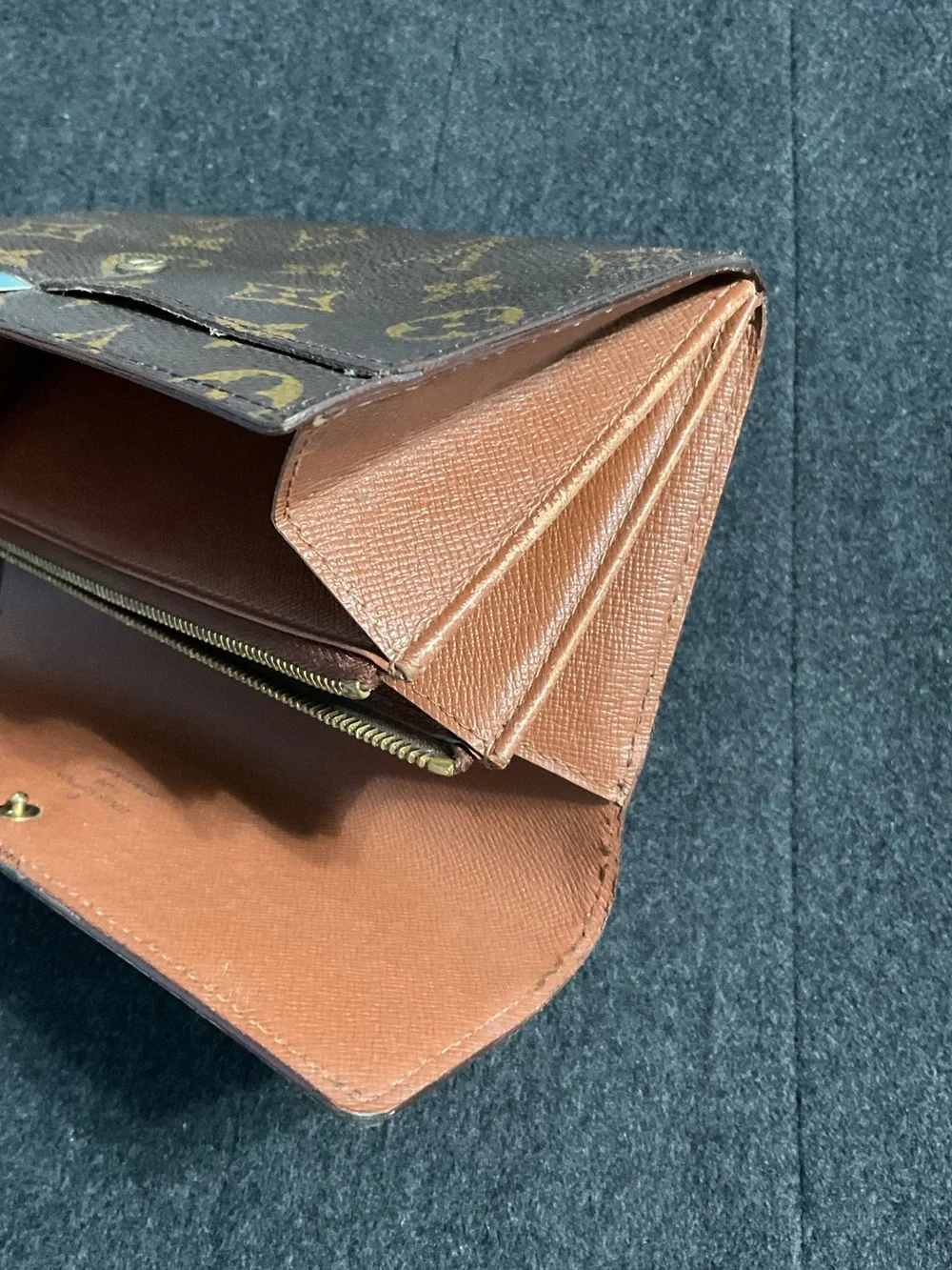 ✅AUTHENTIC LV LONG WALLET
FREE WITH SHOULDER BAG - Picture 10 of 10